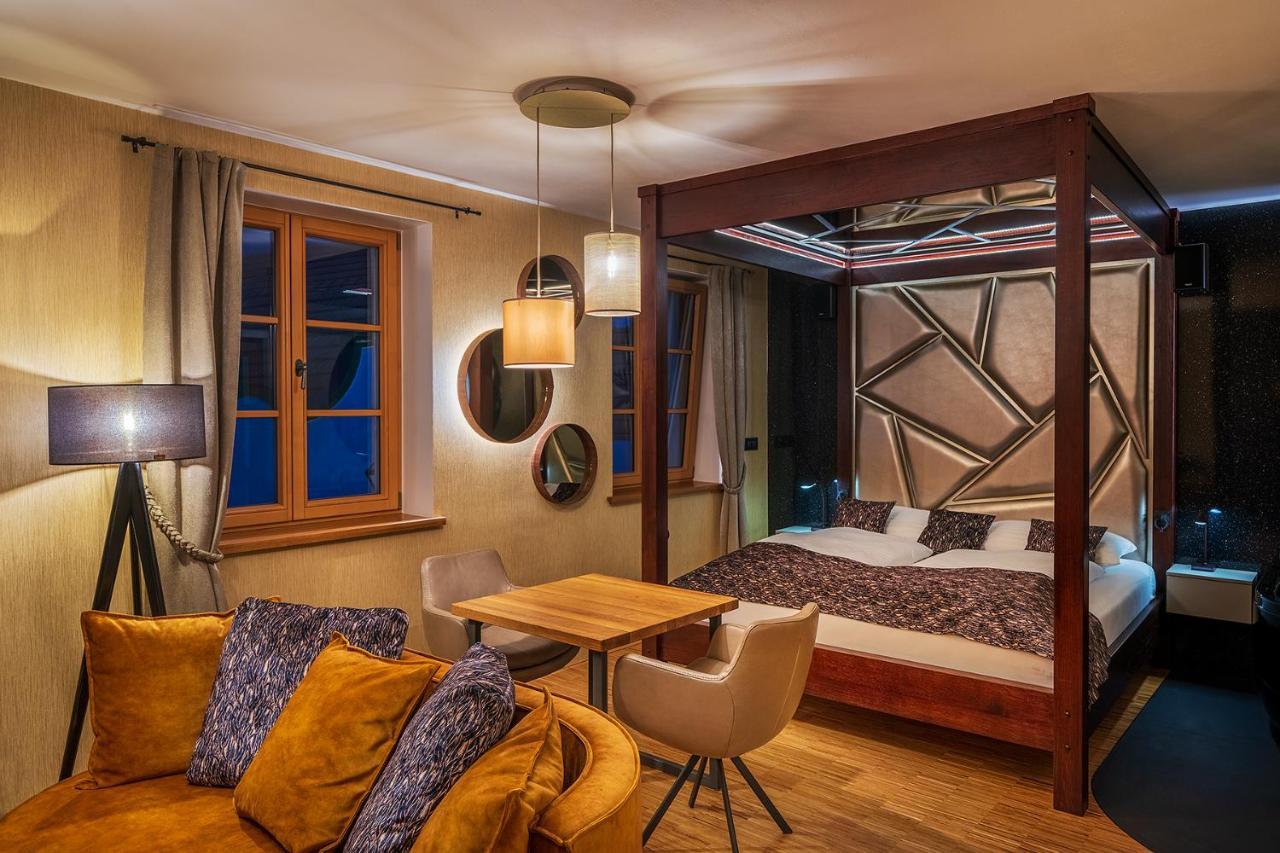 Hotel Bily Jednorozec Trebon Exterior photo